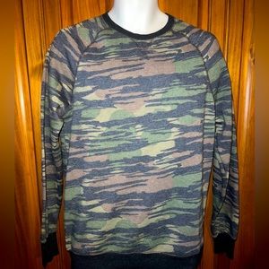 Levi’s camouflage crewneck sweatshirt, small